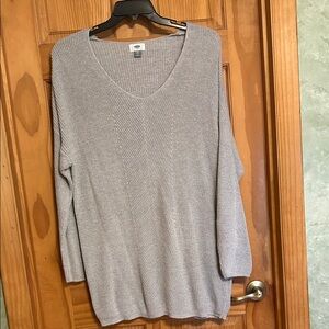 Women’s Old Navy V Neck Ribbed Sweater Size XXL 34” Length Light Gray Like New